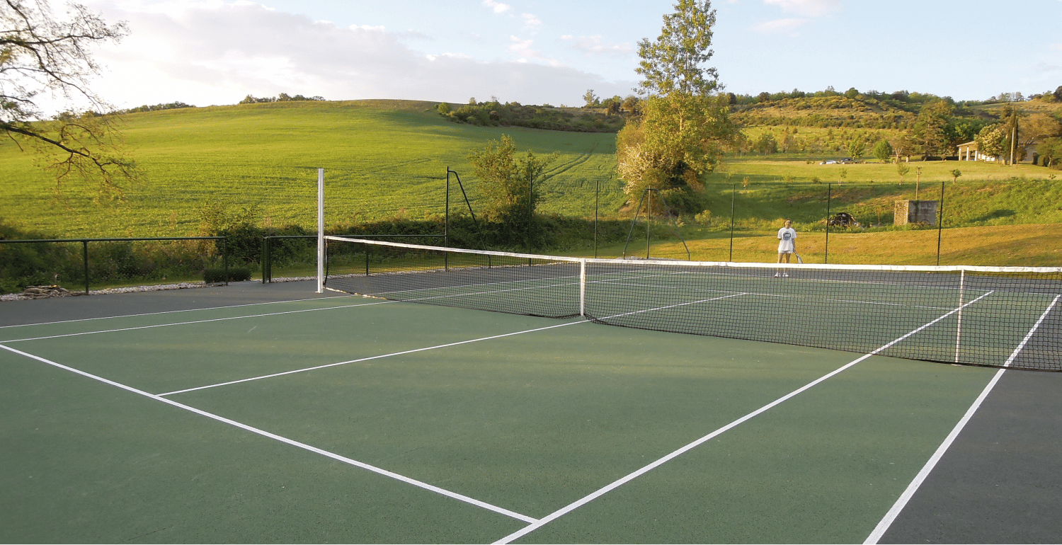 Gîte de ségur terrain de tennis